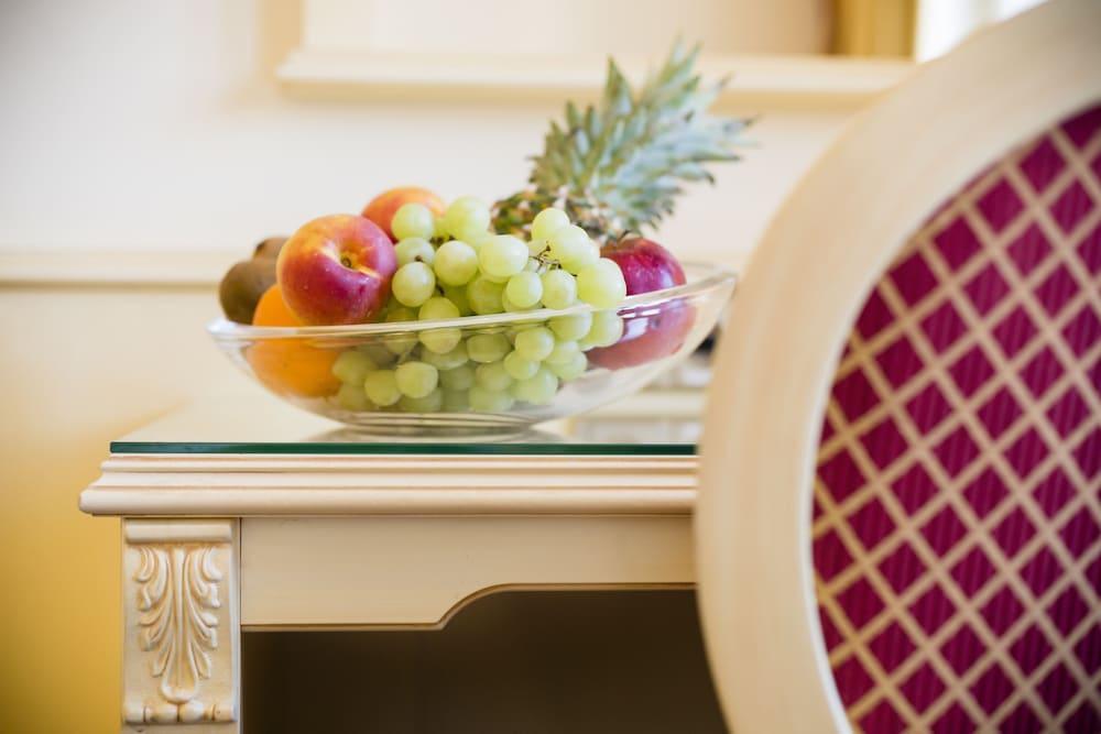 럭셔리 패밀리 호텔 로열 팰리스 프라하 외부 사진 Fruit bowl