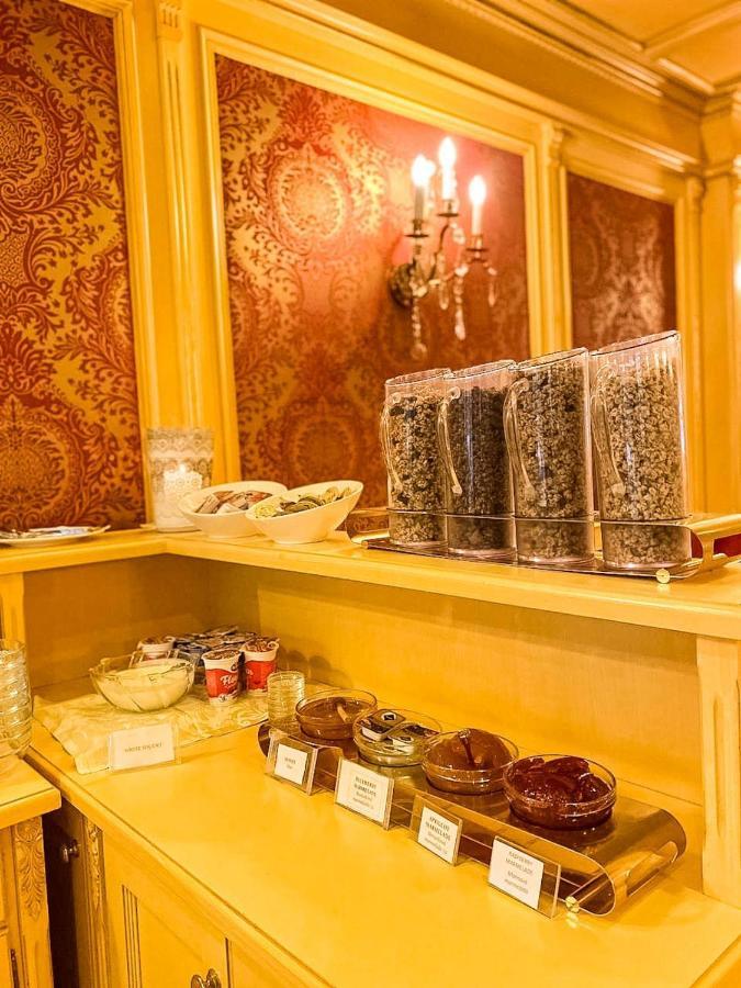 럭셔리 패밀리 호텔 로열 팰리스 프라하 외부 사진 Tea at the Taj Mahal Palace Hotel
