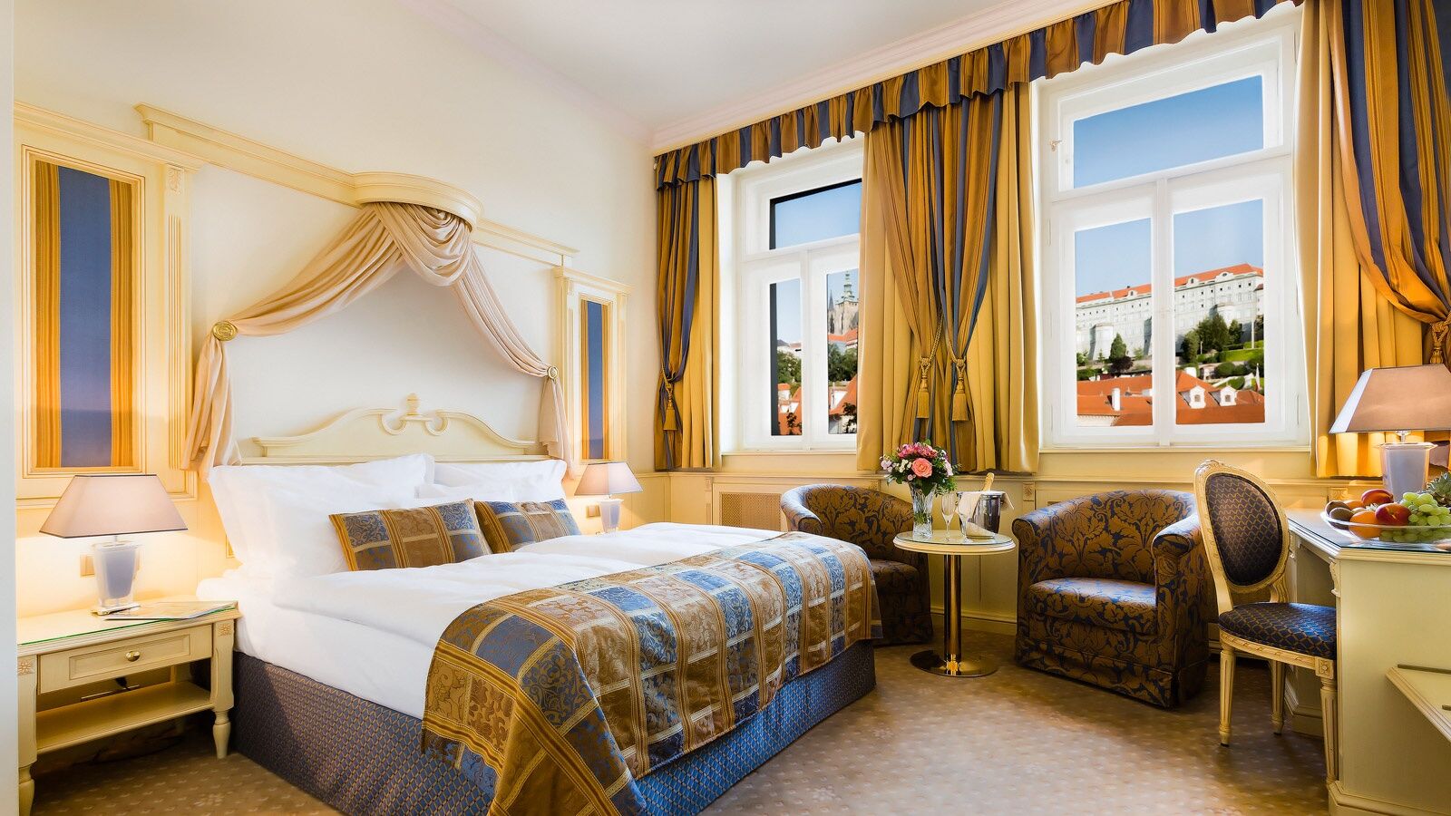 럭셔리 패밀리 호텔 로열 팰리스 프라하 객실 사진 A room at the Hotel Imperial