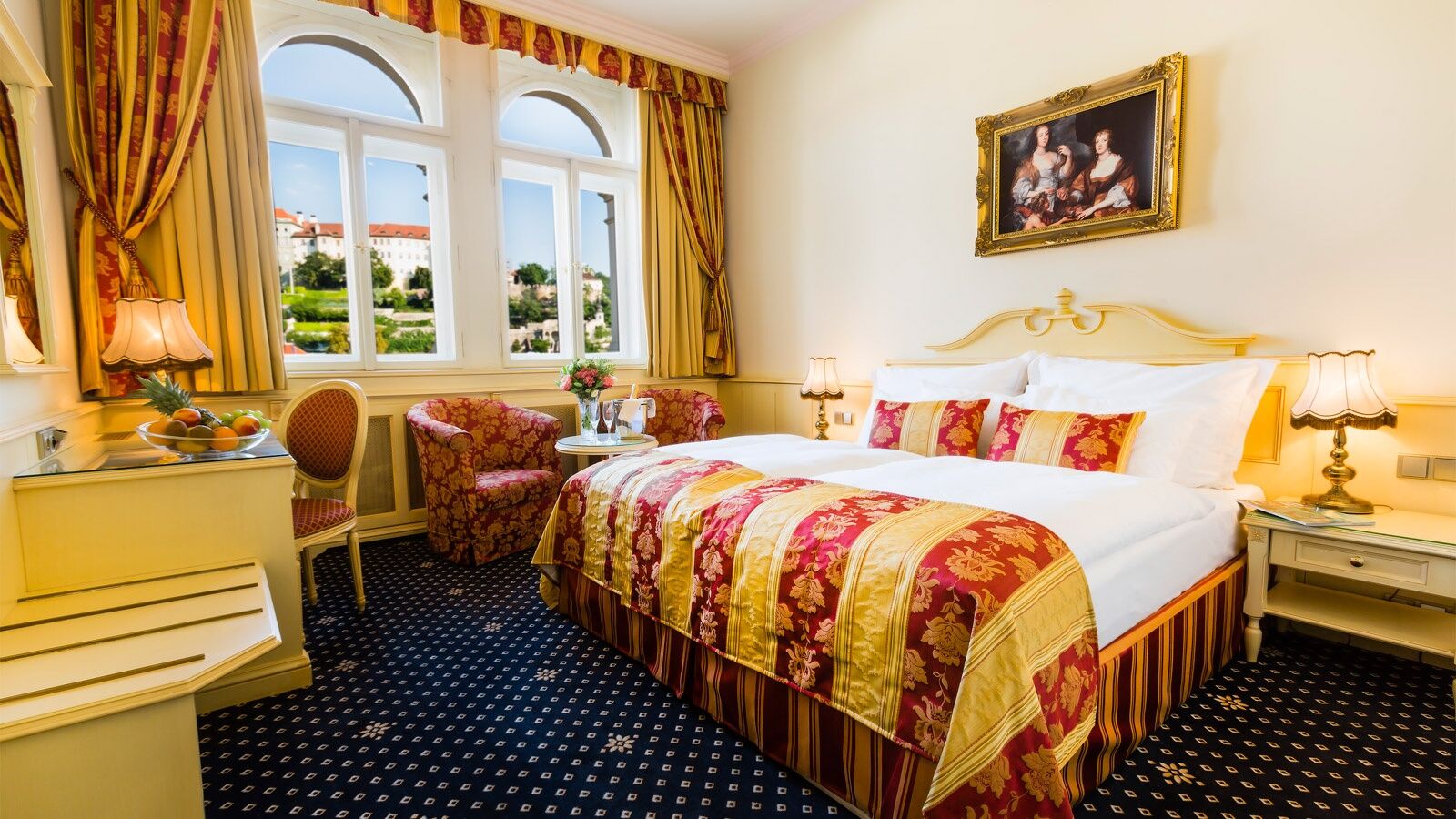 럭셔리 패밀리 호텔 로열 팰리스 프라하 객실 사진 A room at the hotel