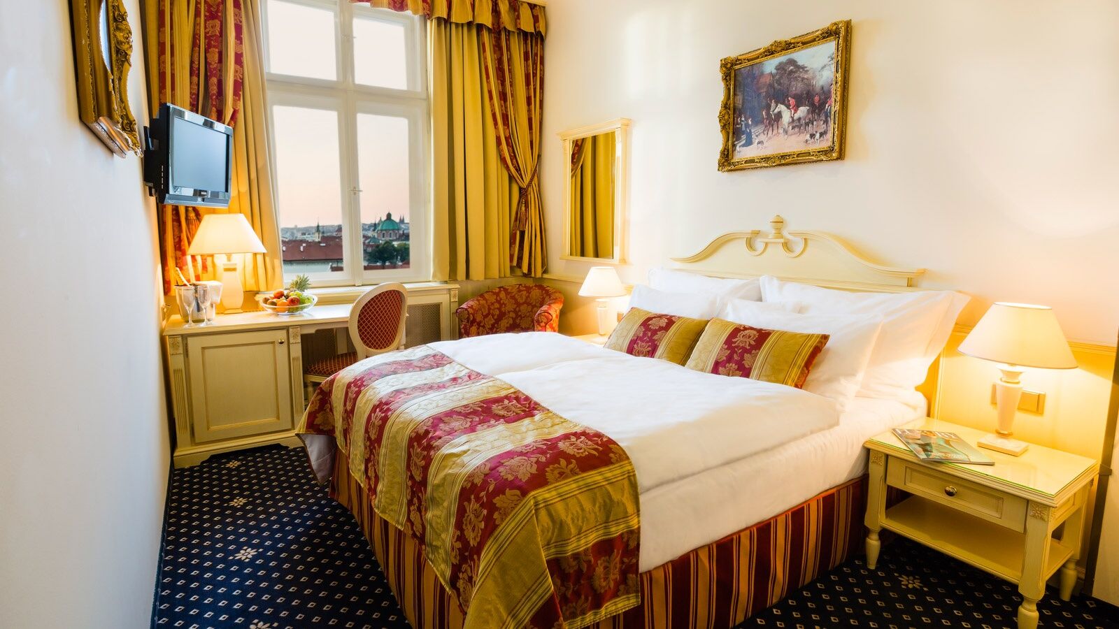 럭셔리 패밀리 호텔 로열 팰리스 프라하 객실 사진 A room at the hotel