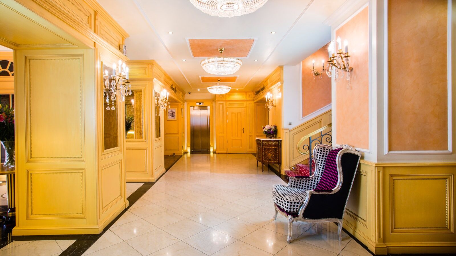 럭셔리 패밀리 호텔 로열 팰리스 프라하 내부 사진 Interior of the hotel